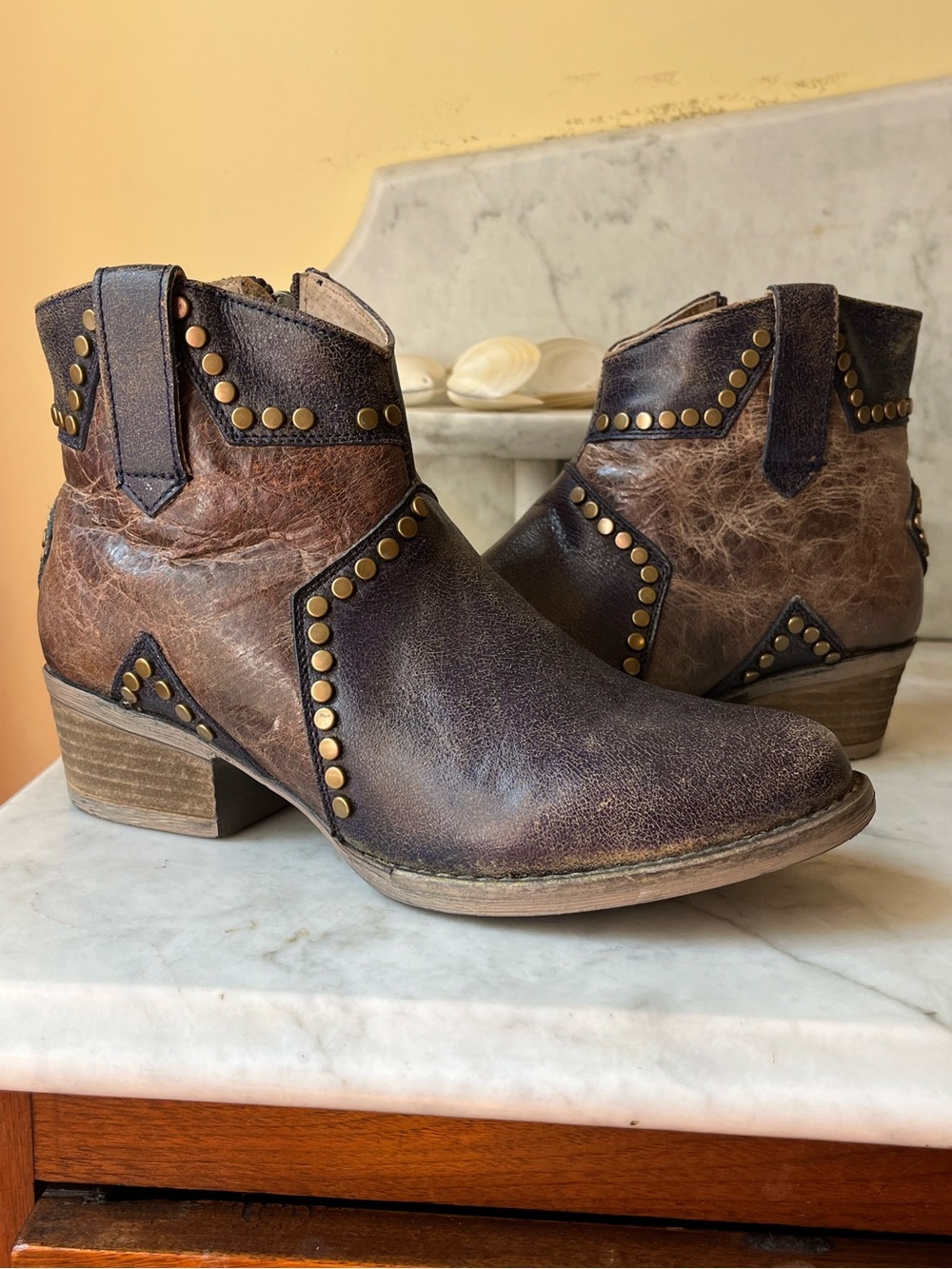 Circle G Studded Star Inlay Leather Ankle Boots Blue/Brown - Size 8